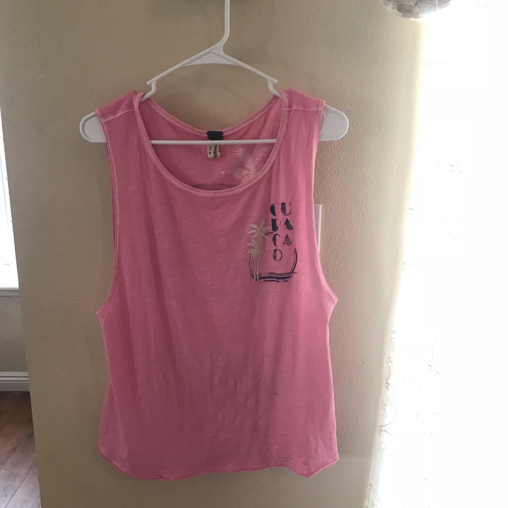 pink tank top
